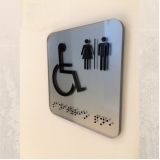 placa de sinalização banheiro cotação Araras