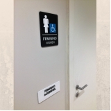 placa de sinalização de banheiro cotação Parque do Otero